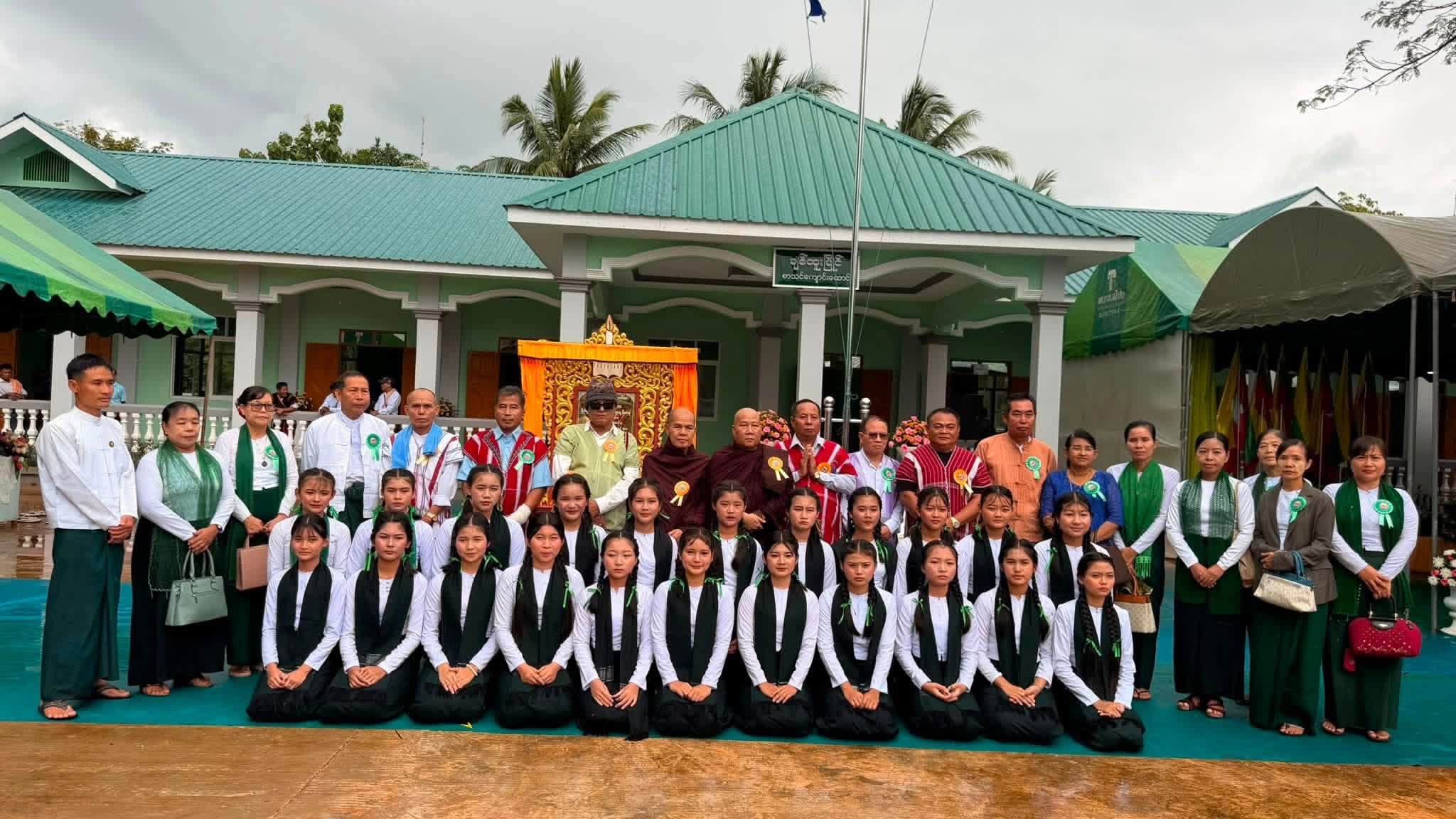 ကရင်ပြည်နယ်၊ လှိုင်းဘွဲမြို့နယ်တွင် ချစ်ထူးမြိုင်နှင့် ချစ်လင်းမြိုင် ကျောင်းဆောင်သစ်များ ဖွင့်လှစ်၊ ရေစက်ချနှင့် ဝါဆိုသင်္ကန်းကပ်လှူပွဲ ကျင်းပ