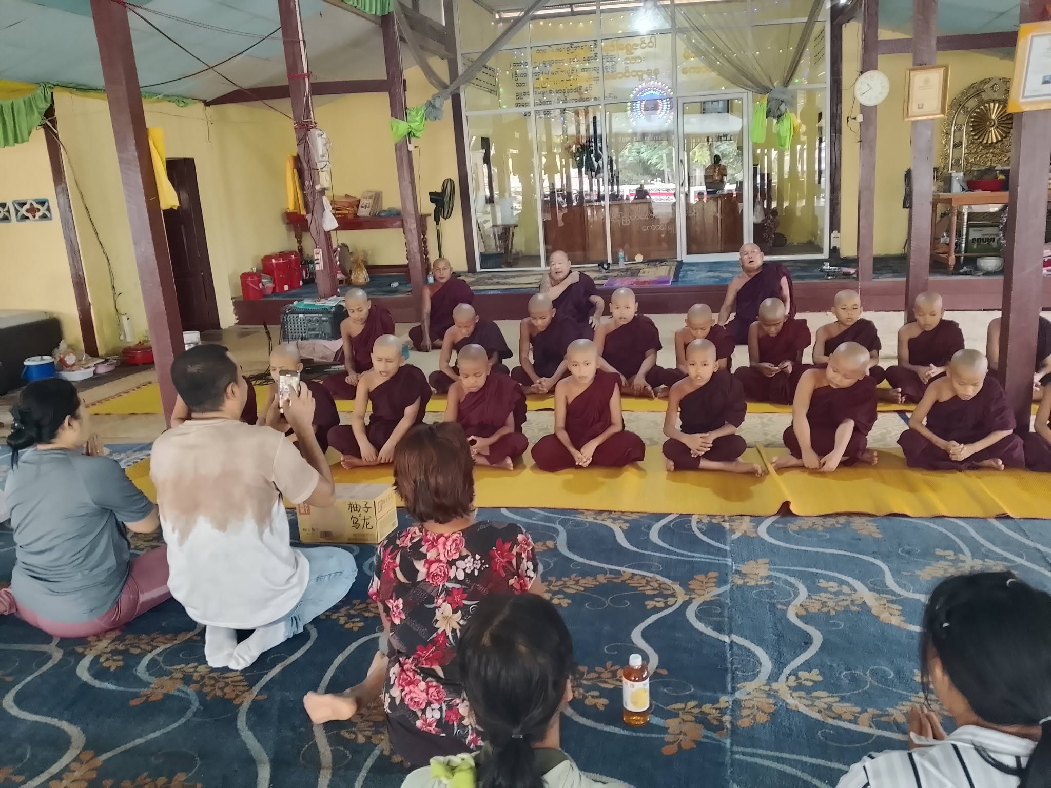 ရွှေကုက္ကိုလ်မြိုင် ရွှေပြည်အေးကျောင်းတိုက်၌ စာချ၊ စာသင်သံဃာတော်များအား နဝကမ္မနှင့် လှူဖွယ်ဝတ္ထုများ ဆက်ကပ်လှူဒါန်း