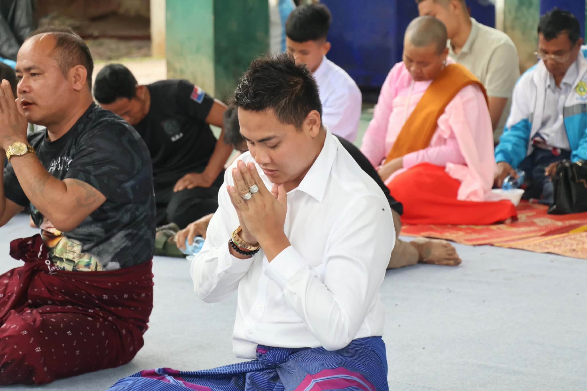 ဗိုလ်မှူးစောချစ်ချစ်နှင့် ရဲဘော်များ ကျဆုံးသွားကြသည့် တပည့်များအတွက် ရည်စူး၍ ဆွမ်းနှင့် နဝကမ္မဝတ္ထုငွေများ ဆက်ကပ်လှူဒါန်း