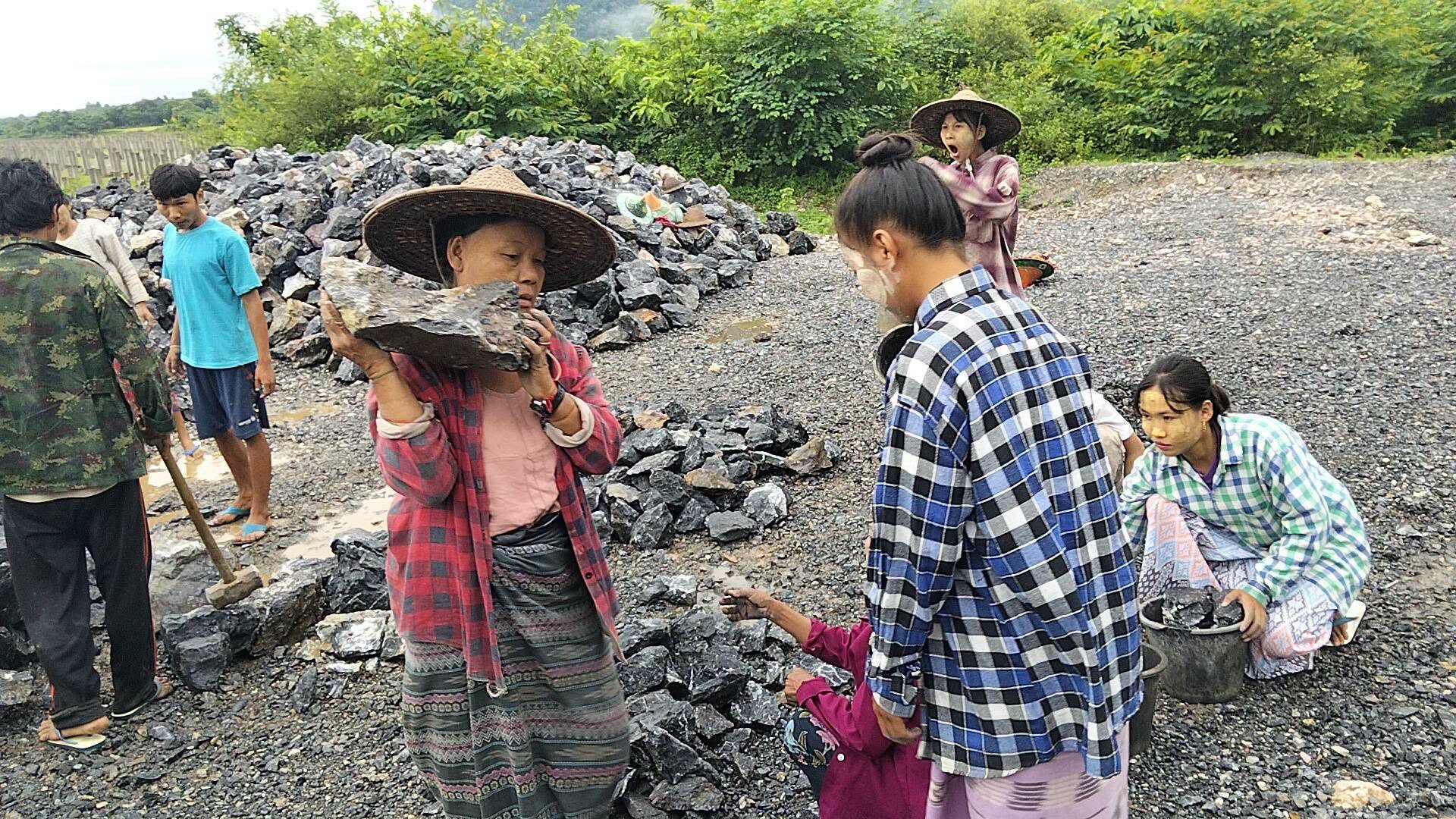 မြိုင်ကြီးငူအထူးဒေသ၌ ဘေသဇ္ဇမုနိ ဘုရားကြီးသွား ကားလမ်းနှင့် ရေနုတ်မြောင်းများ ပြုပြင်တည်ဆောက်