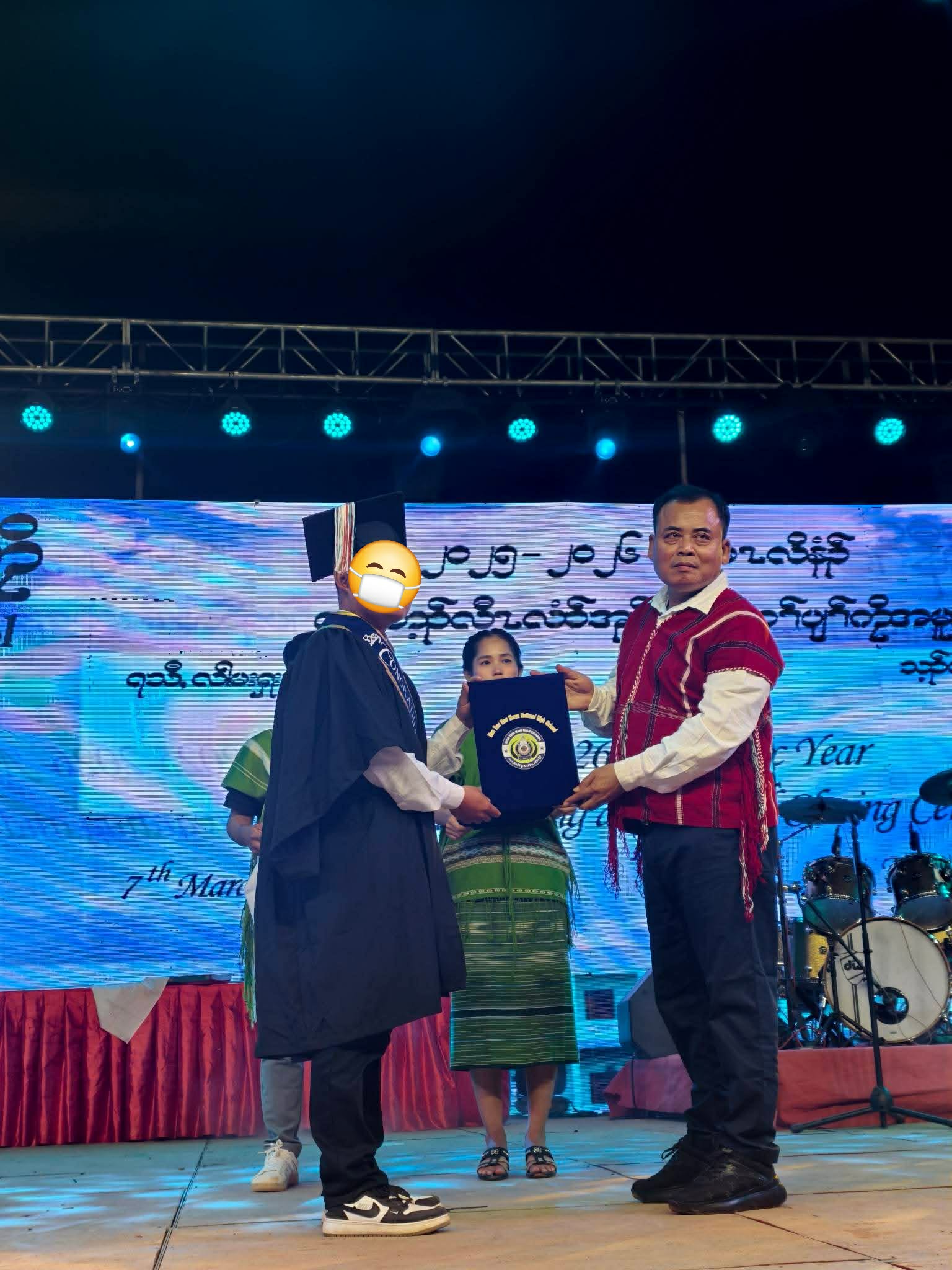 ၂၀၂၆-၂၀၂၇ တက္ကသိုလ်ပညာသင်နှစ်အတွက် ကရင်လူငယ် ၂ ဦးကို စစ်ဒေသ (၂) စစ်ဒေသမှူး မိသားစုက ဘတ်ငွေ တစ်သိန်းထောက်ပံ့ကူညီ